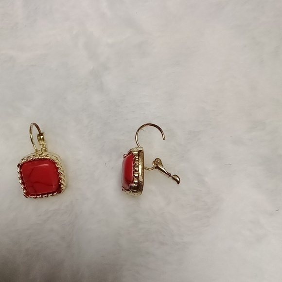 344. MONET SIGNED RED EARRINGS GOLD TONE - Picture 3 of 4